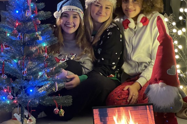 Tirstrup Idrætsefterskole fejrer julemåneden med alt, hvad den kan trække.